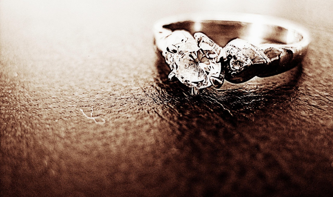 How to Choose the Perfect Diamond for Your Wedding Band
